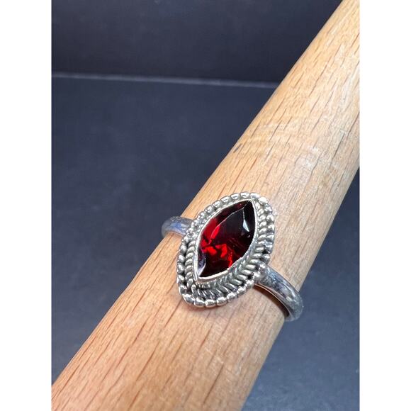 Red garnet marquise gemstone sterling silver ring size 8 - Picture 1 of 12